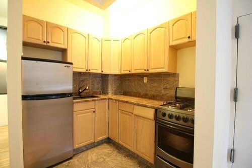 Foto del edificio - 413 E 9th St