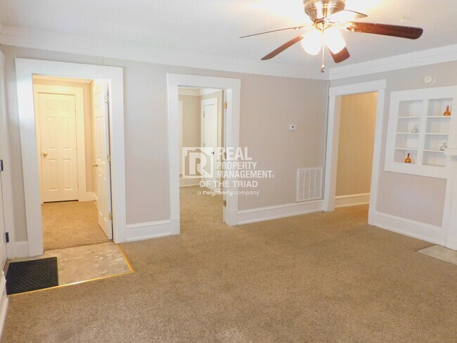 Foto del edificio - Cute 3 Bedroom/2 Bath Home in Greensboro 2...