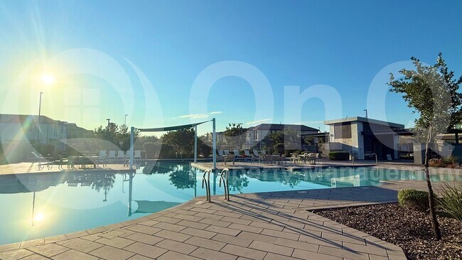 Building Photo - 1068 E Sabino Dr