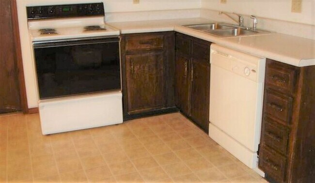 Foto del edificio - Raytown 2 Bedroom Apartment-Available NOW