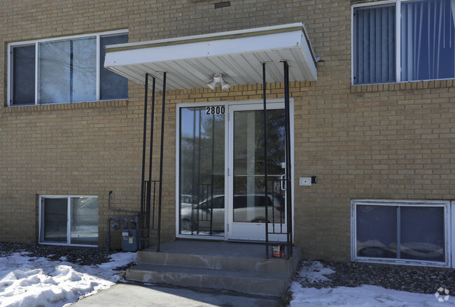 Building Photo - 2800 Pillsbury Ave
