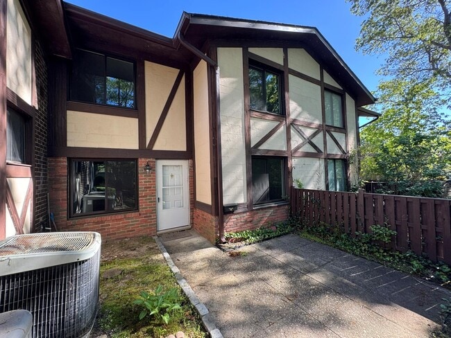 Building Photo - 233 Sagamore Hills Dr