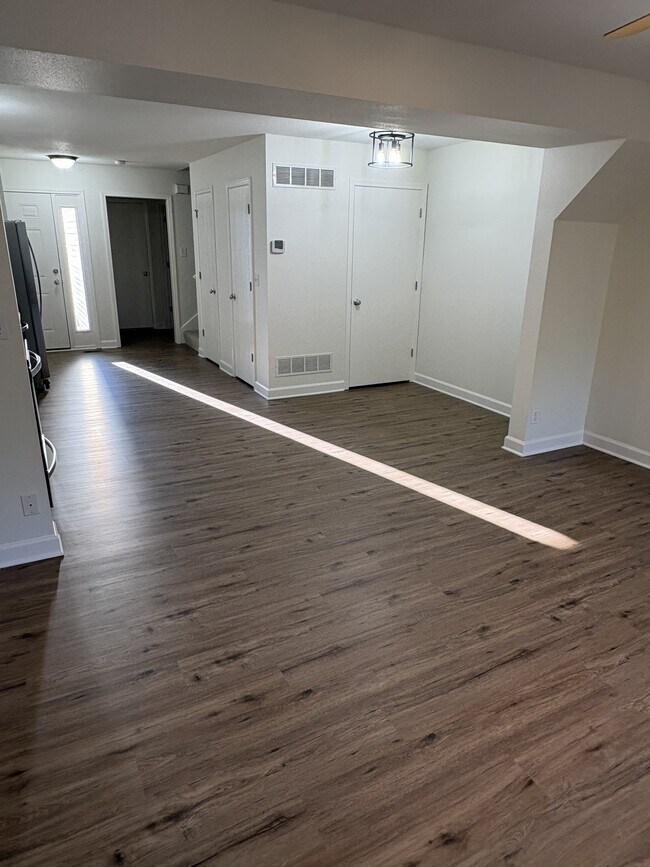 Foto del edificio - 9742 N Lewis Ave