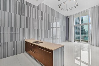Building Photo - 475 Brickell Ave