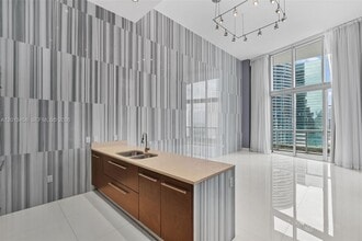 Building Photo - 475 Brickell Ave