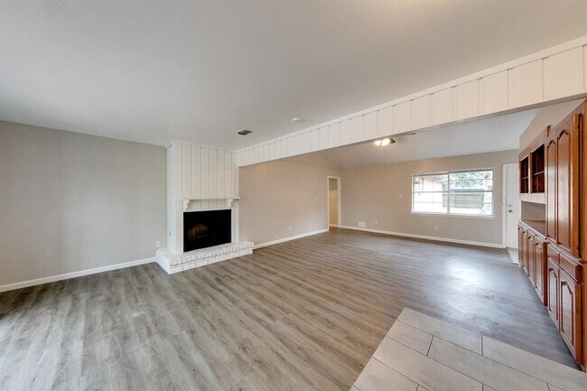 Building Photo - 12410 Rincon Dr