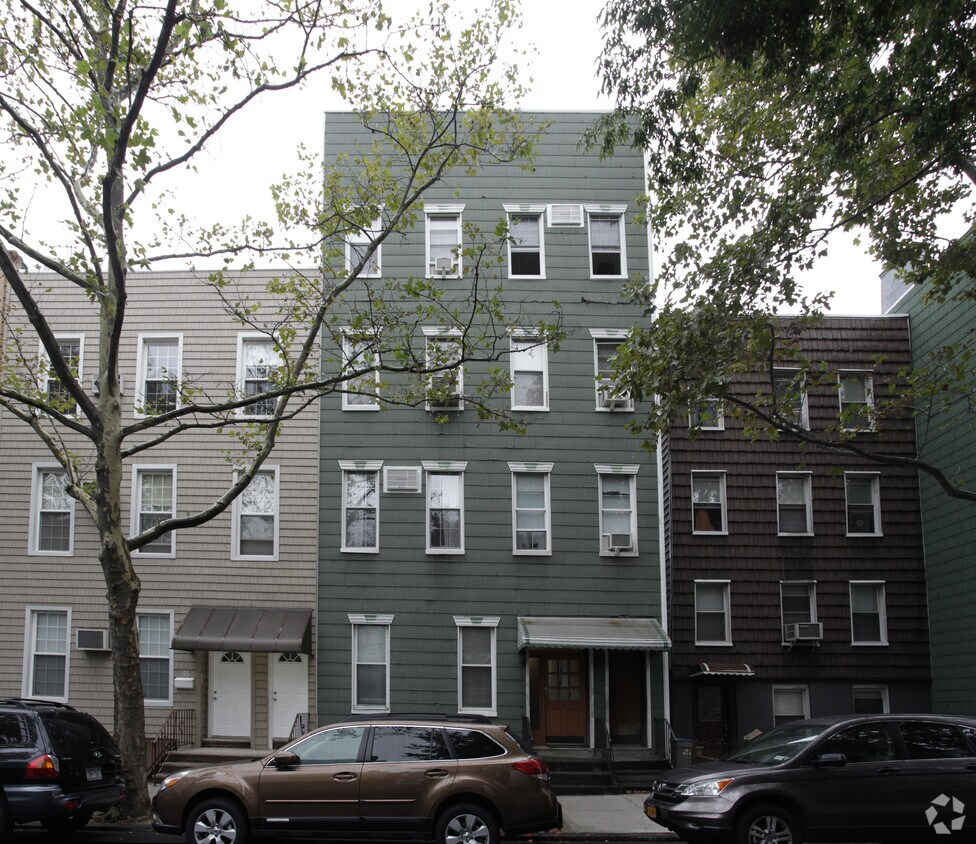 Building Photo - 67 Devoe St