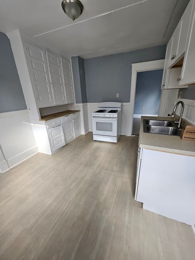 Building Photo - 1429 Atkins St