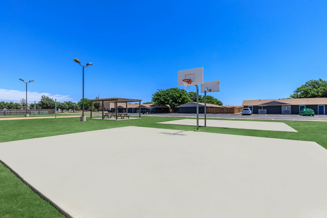 Building Photo - Oak Creek Apartments