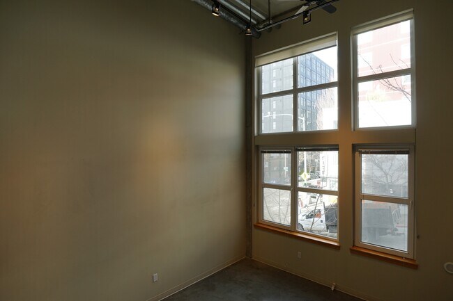 Building Photo - 2440 Western Ave