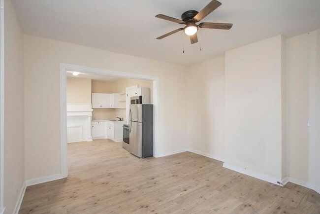 Building Photo - $400 Off First Month! LOCATION! Charming 1/1 Bed Bath Downtown!