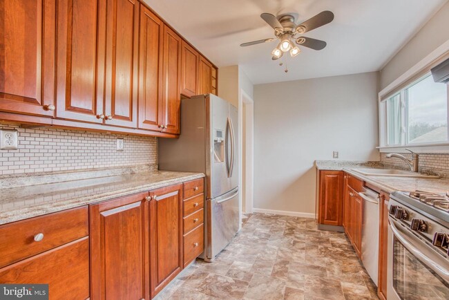 Building Photo - 45 E Timonium Rd