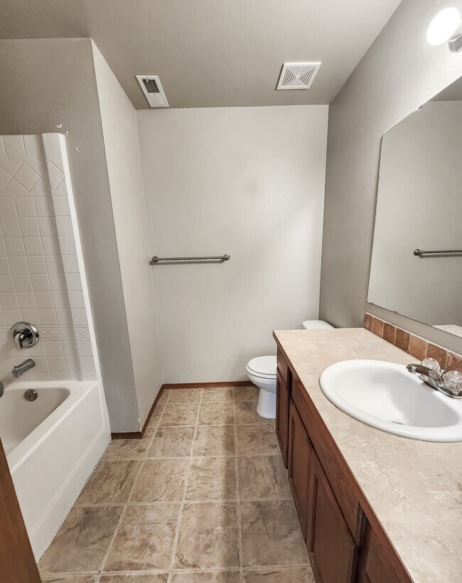 Building Photo - 199 Goldmyer Dr