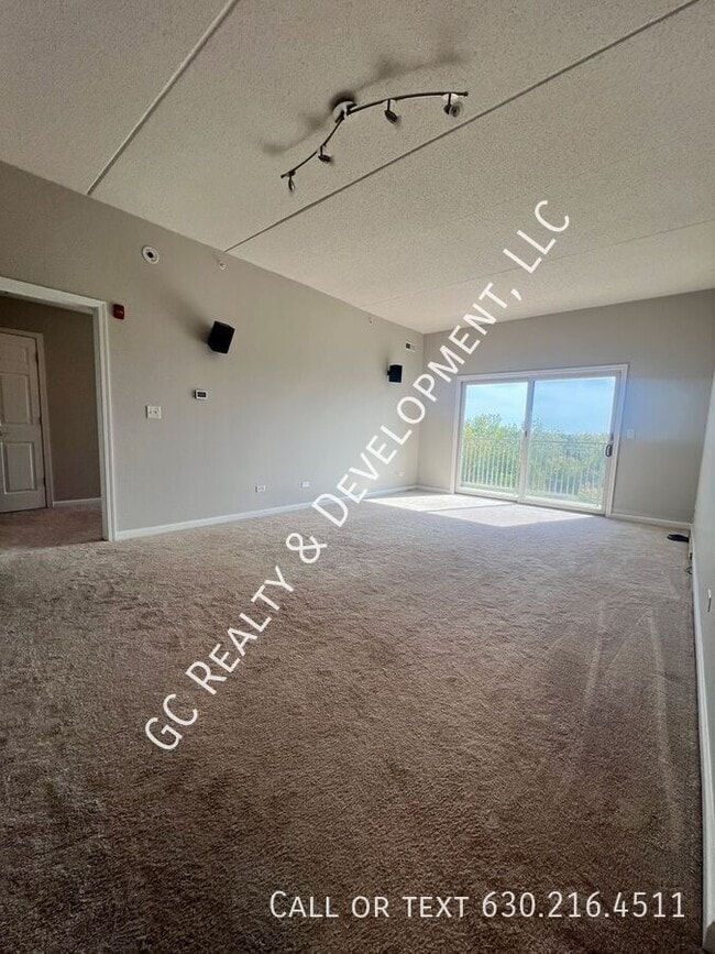 Building Photo - 125 Lakeview Dr