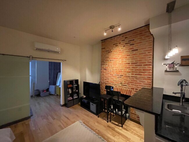 Foto del edificio - 925 N Calvert St