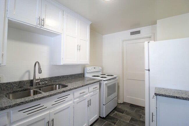 Building Photo - 1 Bedroom 1 Bath Duplex in Navy Hill Area in Olathe