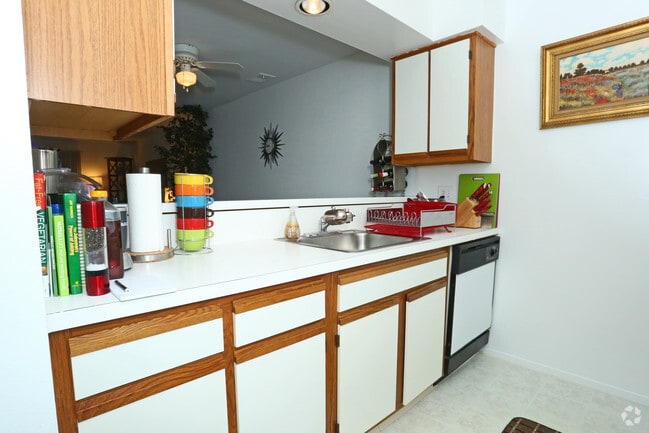 2 Bed 2 Bath Deluxe - Kitchen - Harbor Cove