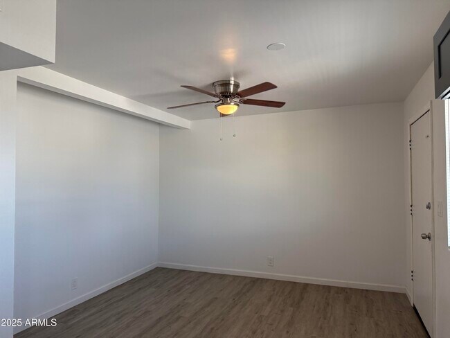 Foto del edificio - 4619 S 16th St