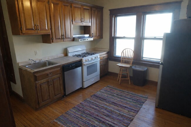 Foto del edificio - 3284 N Oakland Ave