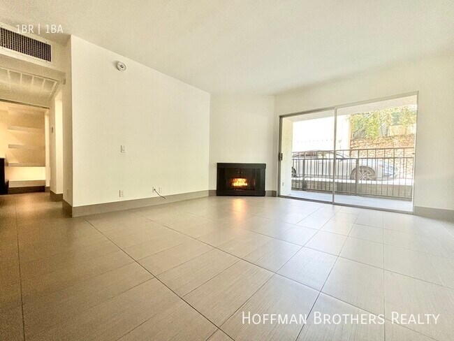 Building Photo - 3947 Los Feliz Blvd