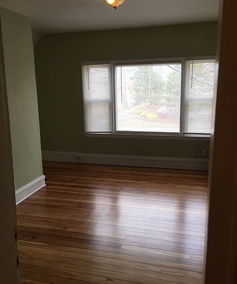 Building Photo - 533 Seymour Ave