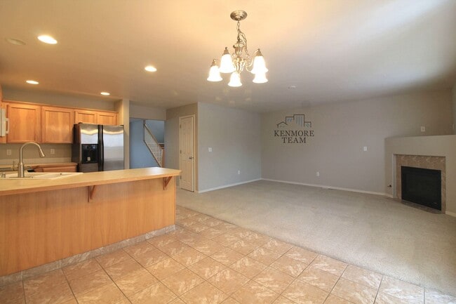 Building Photo - 3 Bedroom, 3.5 Bath Townhome in West Pasco