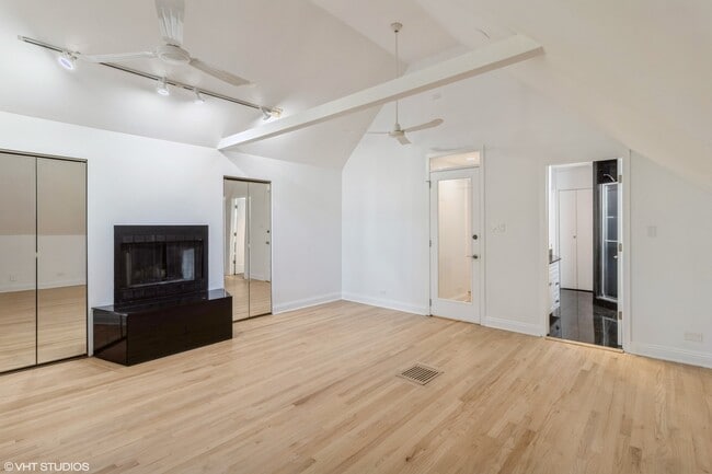 Building Photo - 4230 N Albany Ave