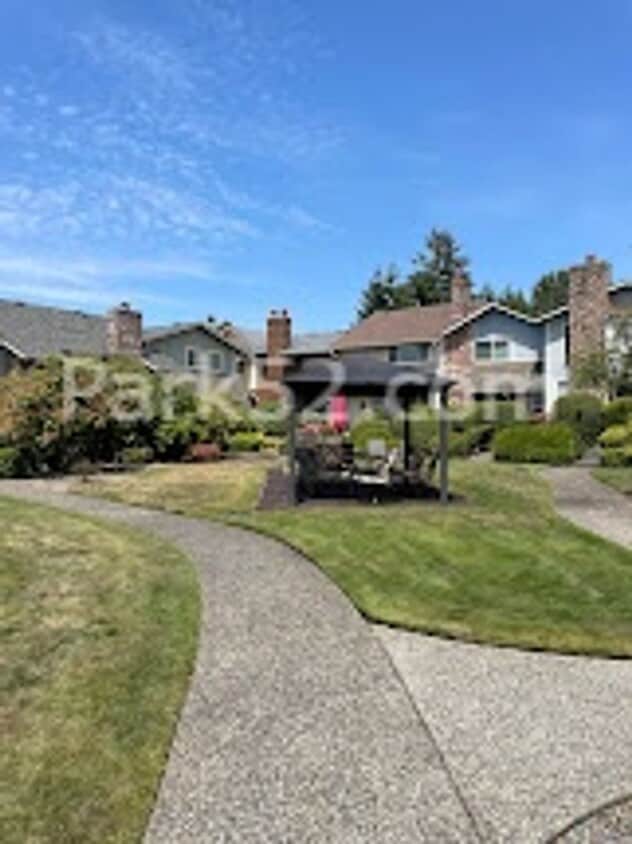Building Photo - 2 Bedroom Tacoma Townhome