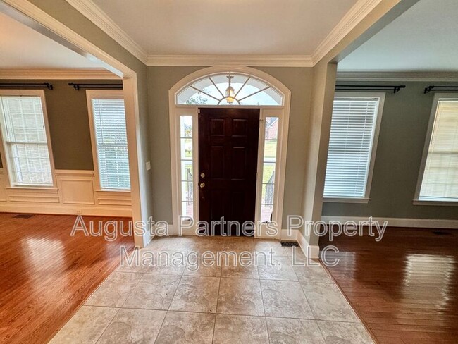 Building Photo - 1408 Knob Hill Cir