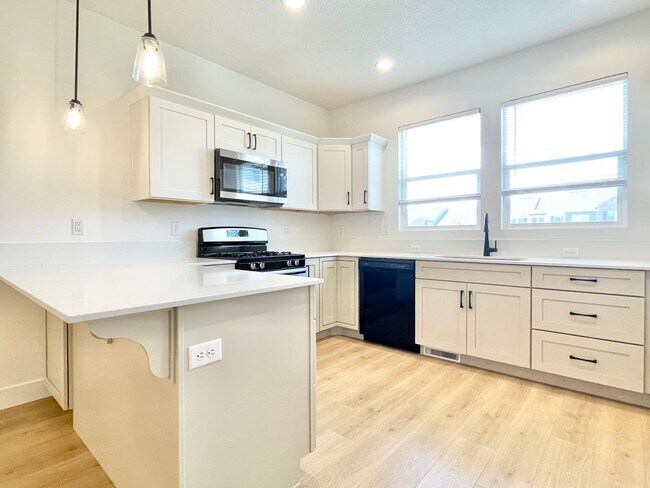 Foto del edificio - Beautiful Poolside Townhome at The Exchange!