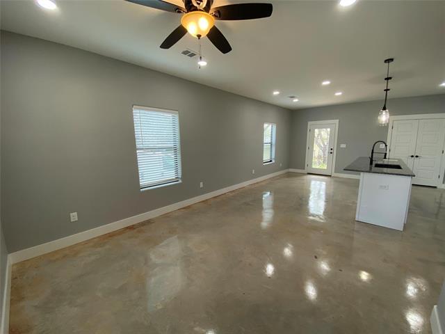 Building Photo - 1004 W Hanna St