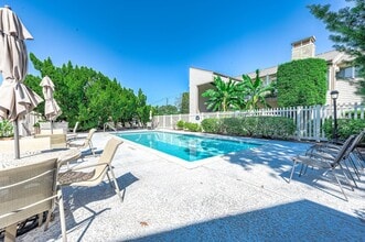 Building Photo - 7060 N Holiday Dr