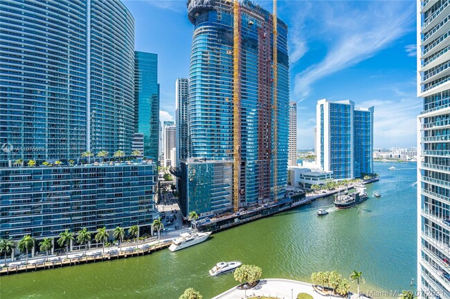 Foto del edificio - 475 Brickell Ave