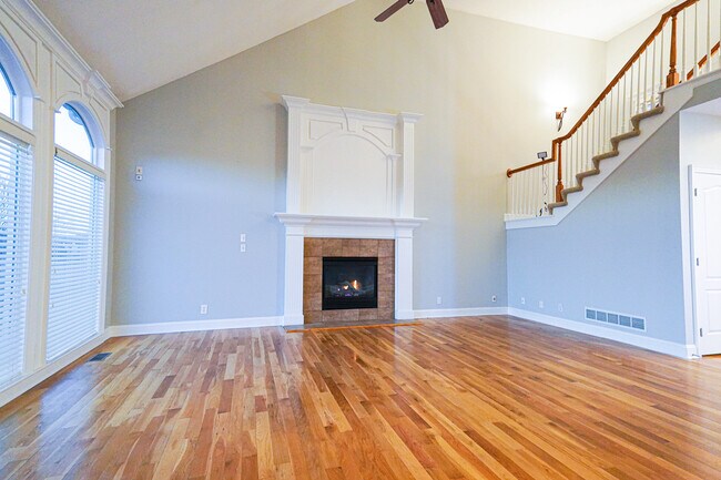 Building Photo - 6308 N Cypress Ave