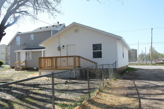 Building Photo - Stylish Remodel in Prime Location!