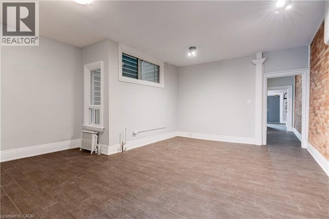 Building Photo - 477 King St E