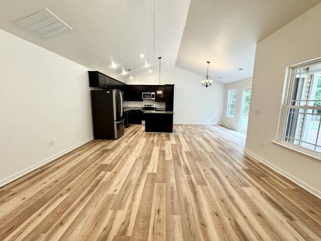 Foto del edificio - 3 Bedroom, 2 Bath w/ Immediate Availability in Walhalla