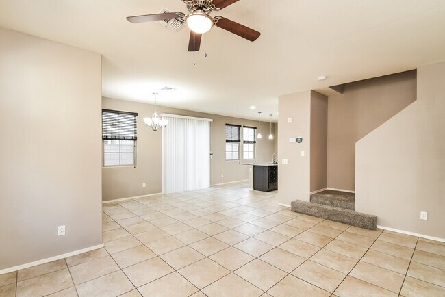Building Photo - 213 N Sandal
