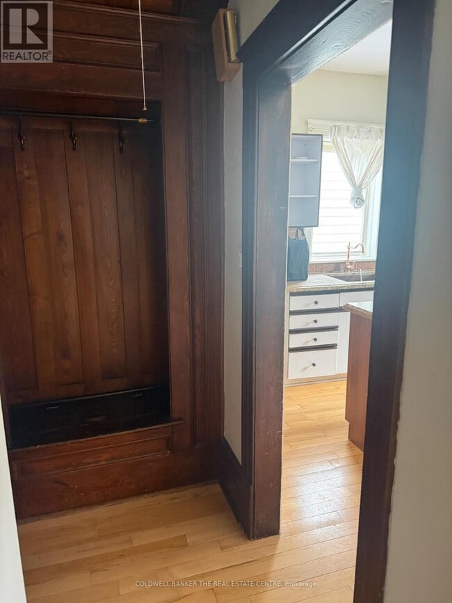 Building Photo - 450 Botsford St