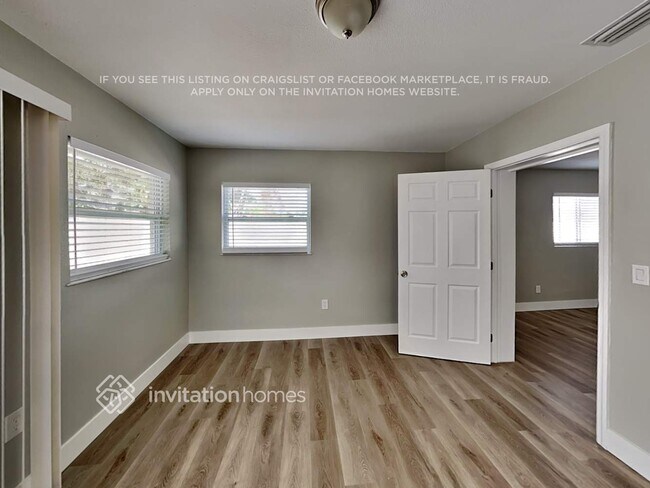 Foto del edificio - 310 93rd Ave N