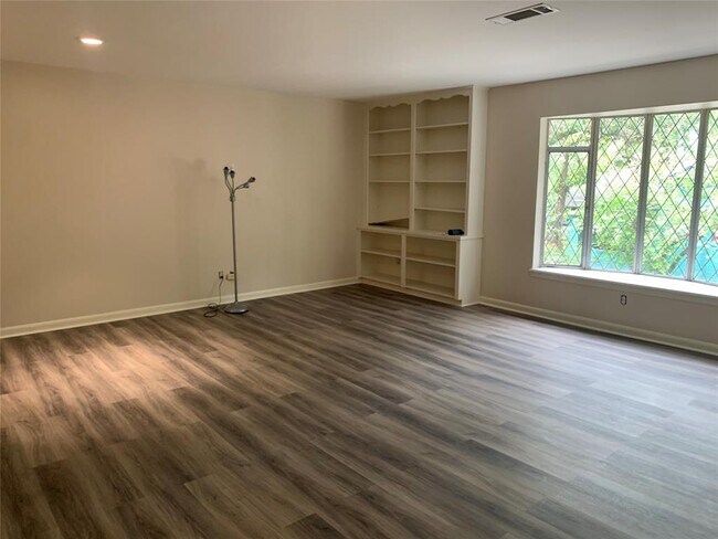 Building Photo - 2500 Ridgewood St