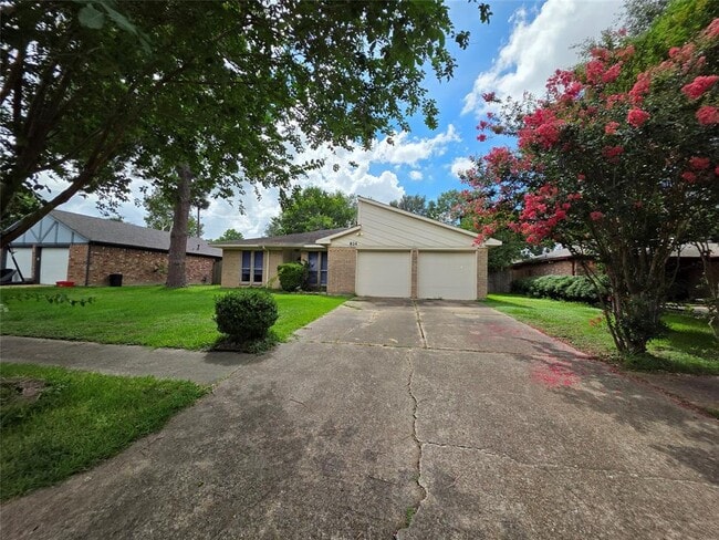 Building Photo - 814 Cascade Creek Dr