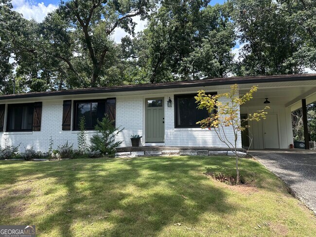 Foto del edificio - 2498 Lakewood Dr NW