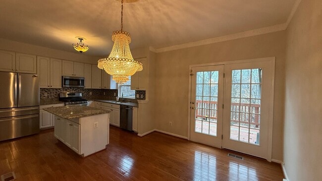 Foto del edificio - Three Bedroom Townhouse in River Oaks