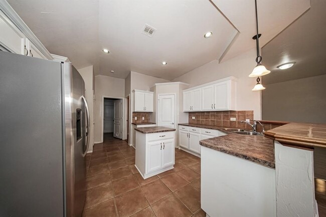 Building Photo - 16621 La Paloma Lane