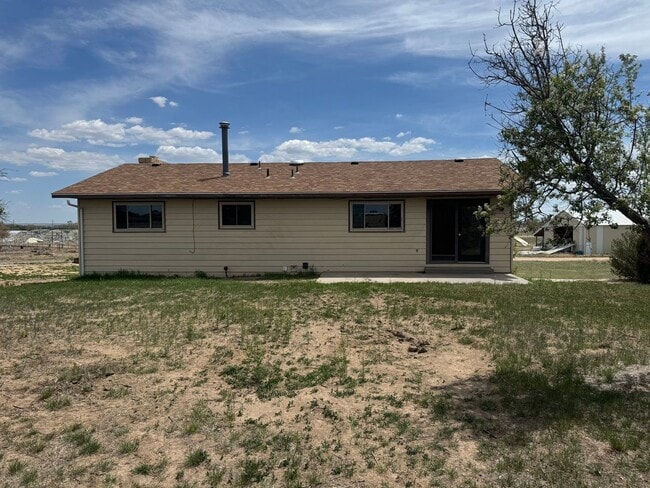 Building Photo - 4 Bedroom - 3 Bathroom just outside of town!