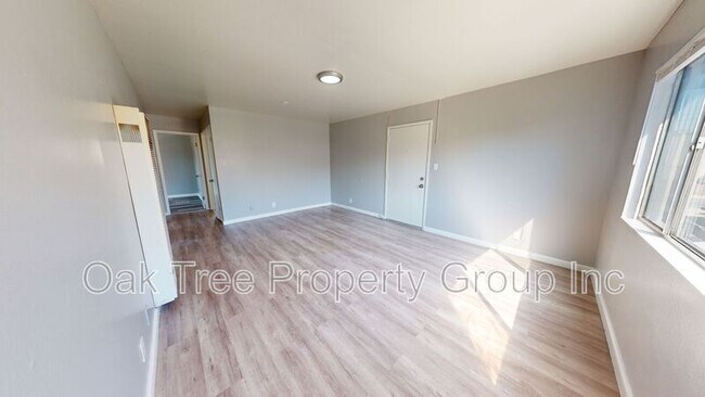 Building Photo - 949 35th St