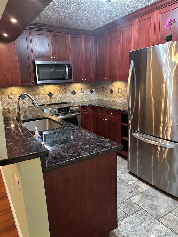 Foto del edificio - 1400 Pine Glen Ln