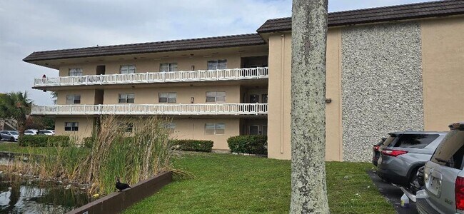 Foto del edificio - 5861 NW 16th Pl