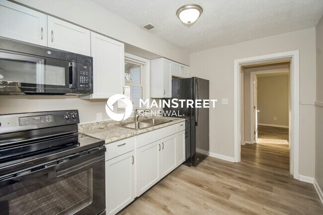 Building Photo - 3 Bedroom Pet-Friendly Home in Indianapolis, IN with Main Street Renewal